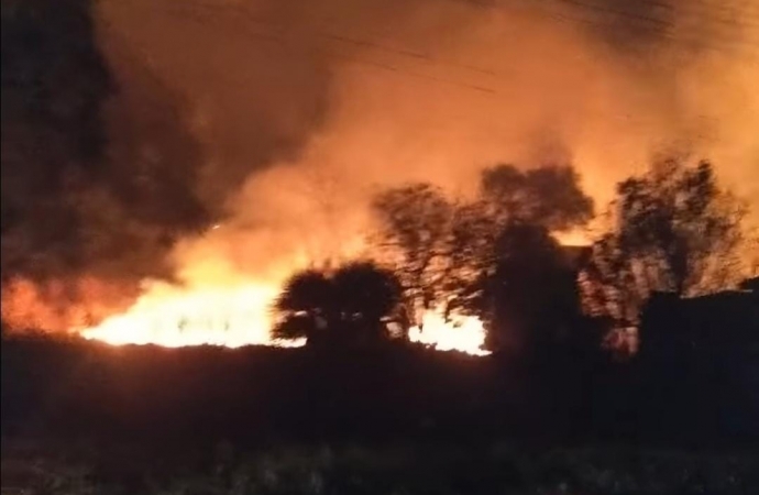 Incêndio mobiliza Corpo de Bombeiros no Distrito de Aurora do Iguaçu