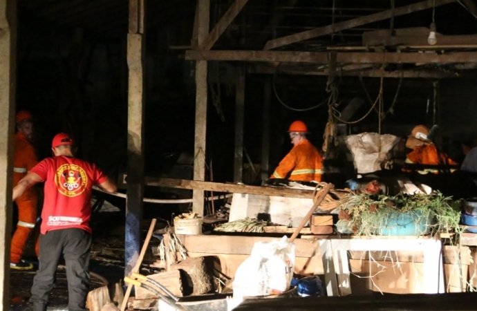 Incêndio na zona rural de Itaipulândia é combatido pela defesa civil do município