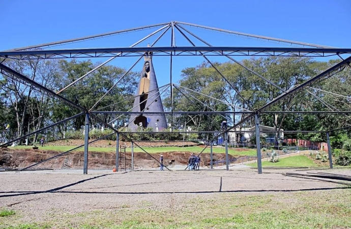 Iniciada montagem da estrutura para a Semana da Padroeira em Itaipulândia