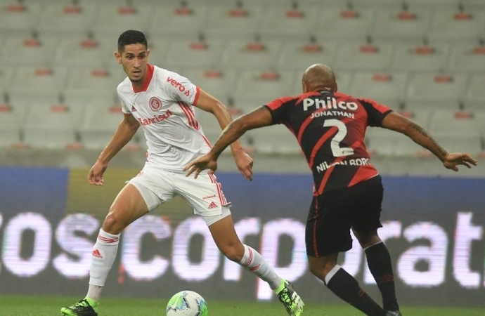 Inter empata com o Athletico-PR e vê Flamengo encostar na liderança