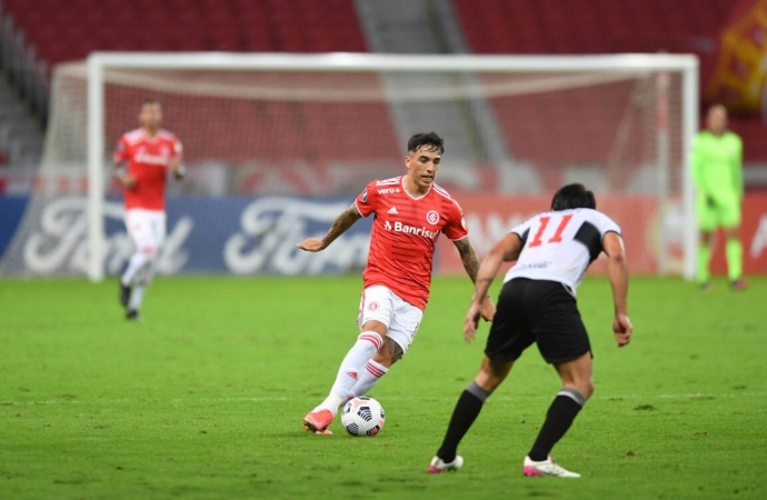 Inter enfrenta Olimpia hoje pressionado na Libertadores: Rede Costa Oeste transmite o duelo a partir das 20h45