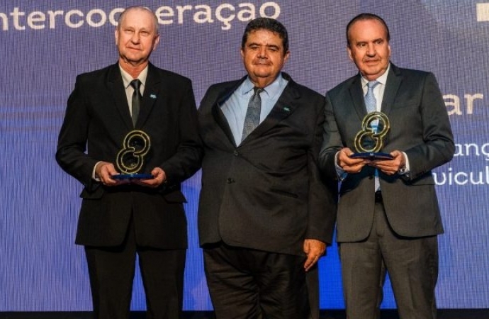 Intercooperação entre Lar e Copagril é premiada em Brasília