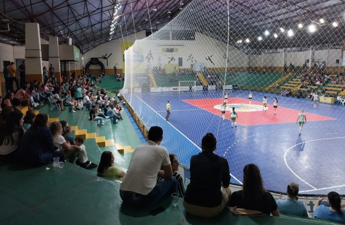 Interfirmas de futsal da ACISMI está agitando o Ginásio Joelson Marcelino com várias partidas e muitos gols