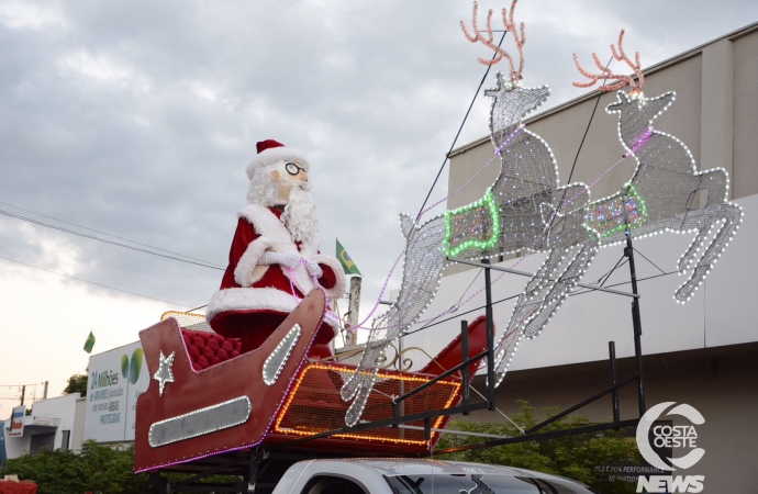 Invasão de Papais Noéis marca início dos festejos de Natal em Medianeira