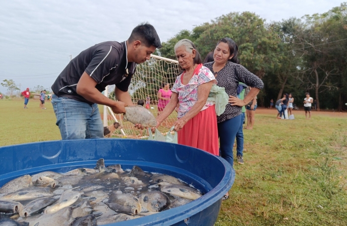 Itaipu conclui distribuição de 2,5 toneladas de peixes para comunidades indígenas
