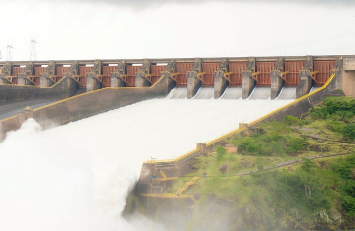 Itaipu diminui vertimento para reduzir o impacto da cheia do Rio Iguaçu