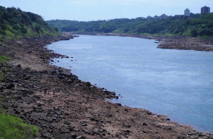 Itaipu discute abertura das comportas para permitir navegabilidade paraguaia no Rio Paraná