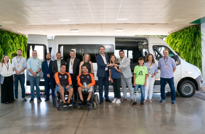 Itaipu doa van adaptada ao projeto social Maestro da Bola, em Foz do Iguaçu