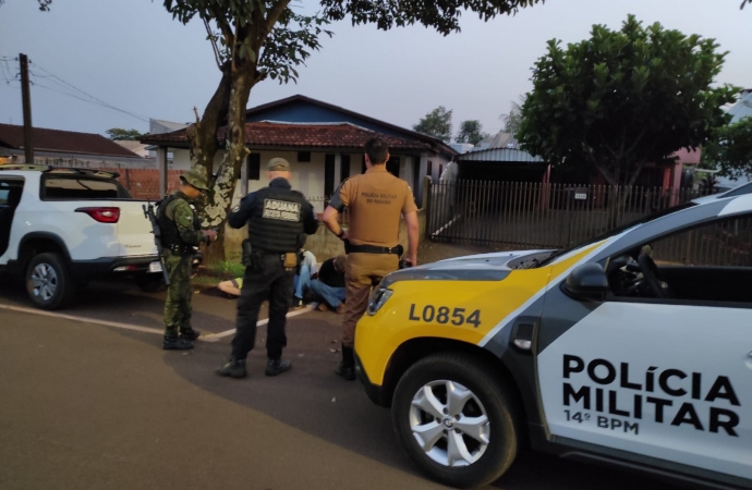 Itaipulândia: ação conjunta da polícia apreende cigarros, veículo e detém três pessoas
