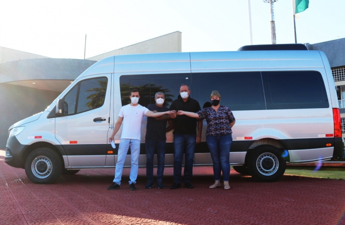 Itaipulândia adquire mais um veículo (Van) para o transporte de pacientes
