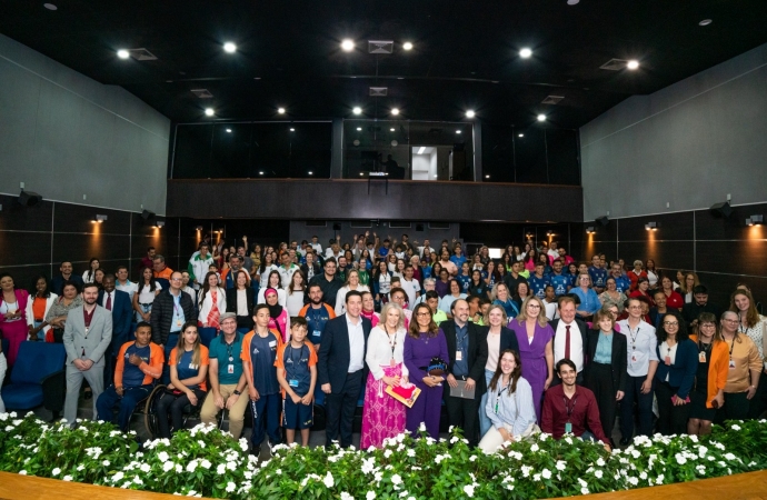 Janja Lula da Silva participa de evento com jovens de projetos sociais apoiados pela Itaipu