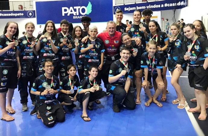 Karatê de São Miguel conquista 25 medalhas no Paranaense disputado em Pato Branco