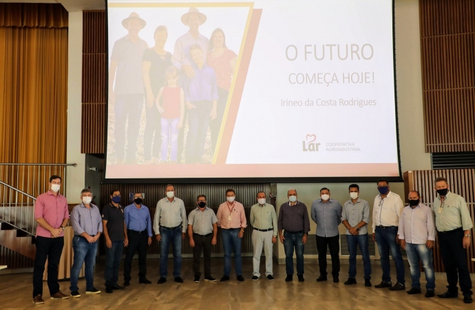 Lar Cooperativa apresenta para prefeitos programa de expansão pecuária até 2024