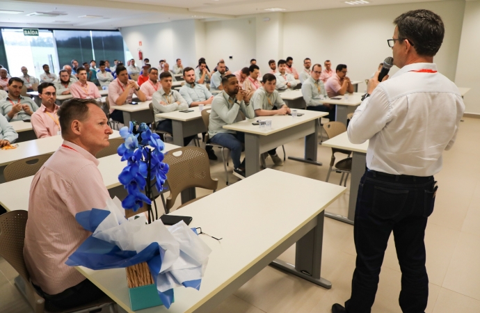 Lar Cooperativa convida médico urologista para orientar colaboradores na campanha “Novembro Azul”