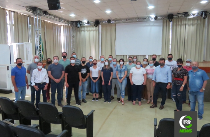 Lideranças de Santa Helena visitam hospital filantrópico em Assis Chateaubriand