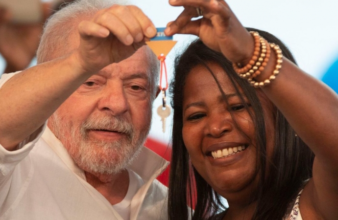 Lula assina medida provisória que retoma o Minha Casa, Minha Vida