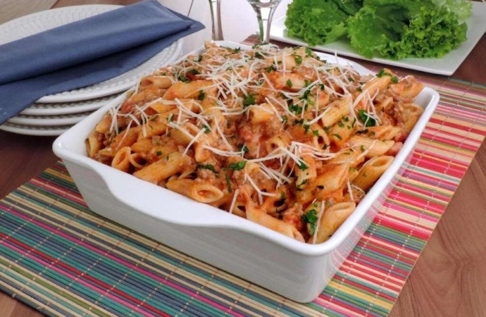 Macarrão à bolonhesa na panela de pressão