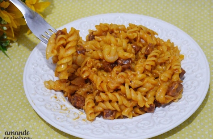 Macarrão com calabresa na panela de pressão - 10 minutos