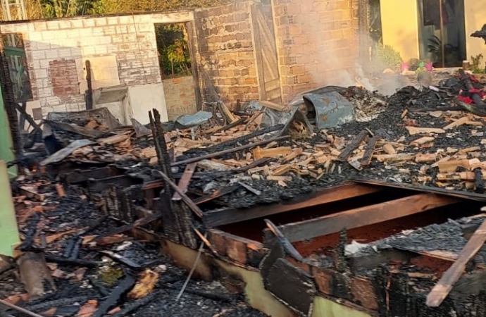 Mãe e filha perdem tudo em incêndio em Serranópolis do Iguaçu