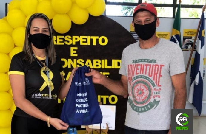 Maio Amarelo: 83ª Ciretran de Santa Helena entrega kits e certificados para bons condutores