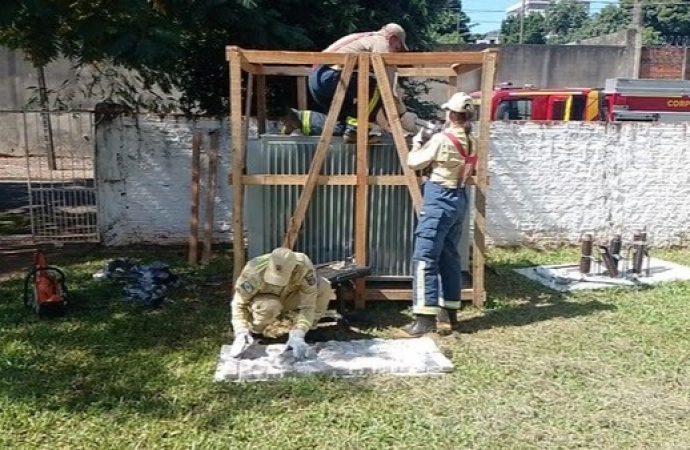 Mais de 100 kg de maconha são encontrados escondidos dentro de transformador de energia, em Foz do Iguaçu