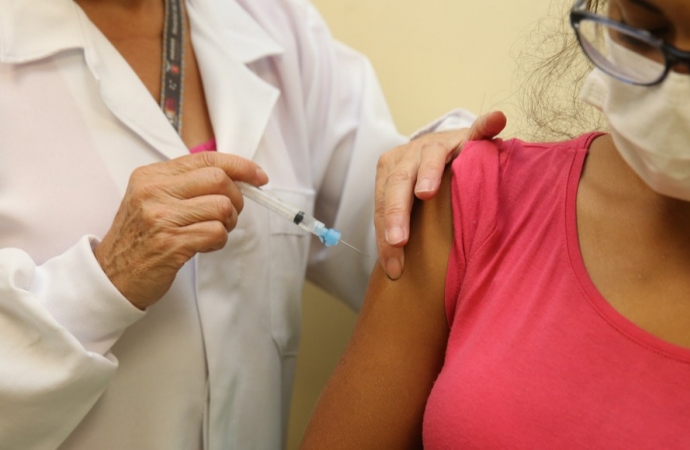 Mais de 2 milhões de paranaenses estão completamente imunizados contra a Covid-19
