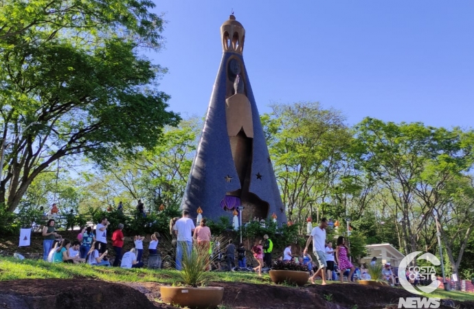 Mais de 30 mil pessoas já passaram pela grande imagem em Itaipulândia nesta terça-feira (12)