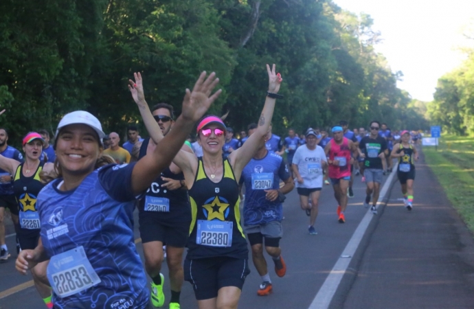 Mais de 4 mil corredores celebram esporte e natureza na Meia Maratona das Cataratas