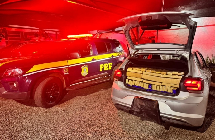 Mais de 420 quilos de maconha são apreendidos em carro roubado na BR-277, em São Miguel do Iguaçu