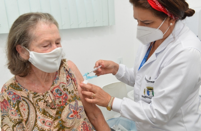 Mais de 800 idosos do grupo prioritário foram vacinados neste final de semana em Santa Terezinha de Itaipu