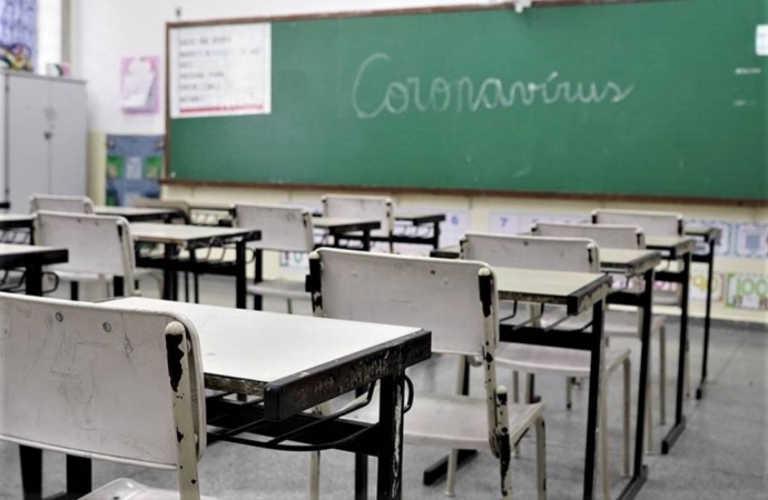 Mais quatro colégios estaduais registram casos de covid-19 em educadores