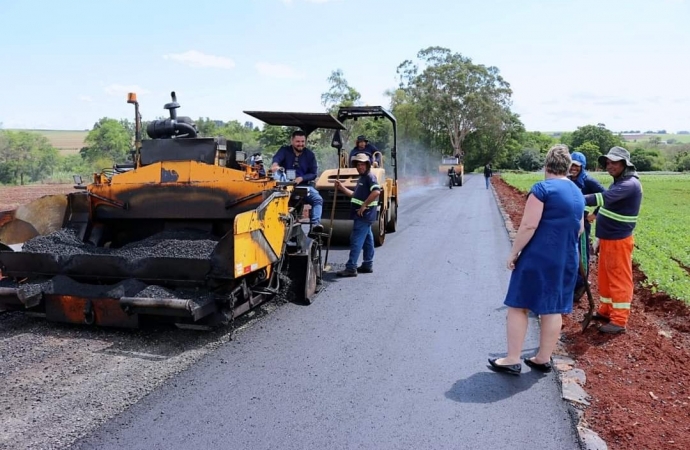 Mais uma estrada municipal recebe pavimentação asfáltica em Itaipulândia