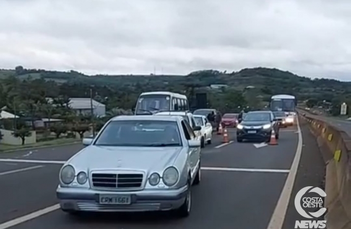 Manifestantes interditam BR 277 no trecho de São Miguel do Iguaçu