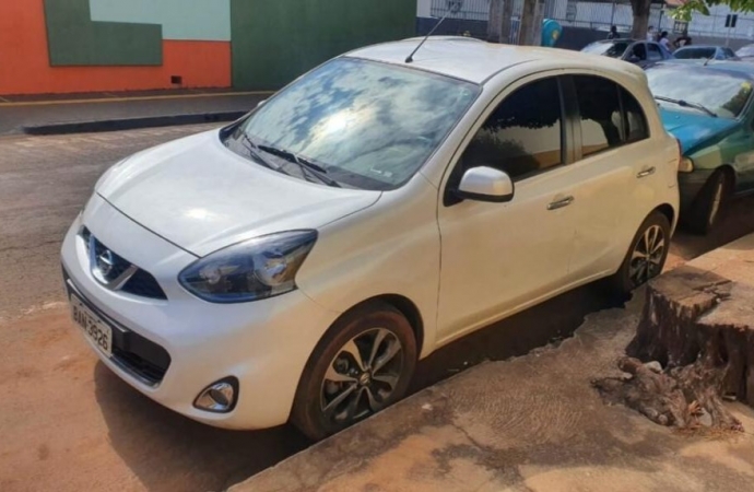 Marido presenteia a mulher com um carro roubado no Paraná