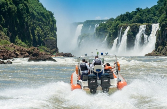 Marinha pede que embarcações nas Cataratas do Iguaçu fiquem longe das margens