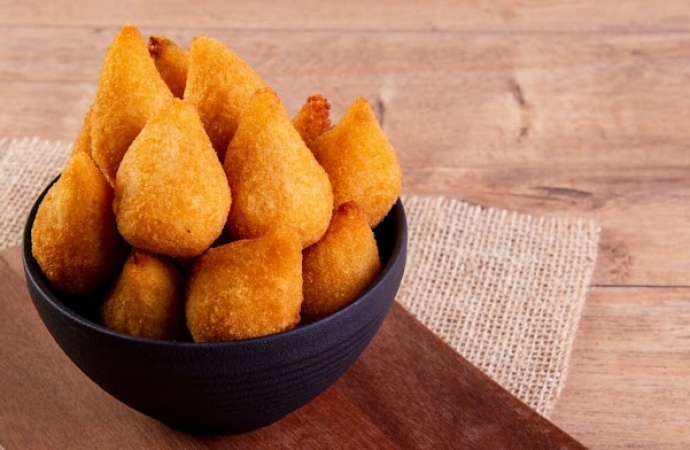 Massa de coxinha fácil + Opções de recheios