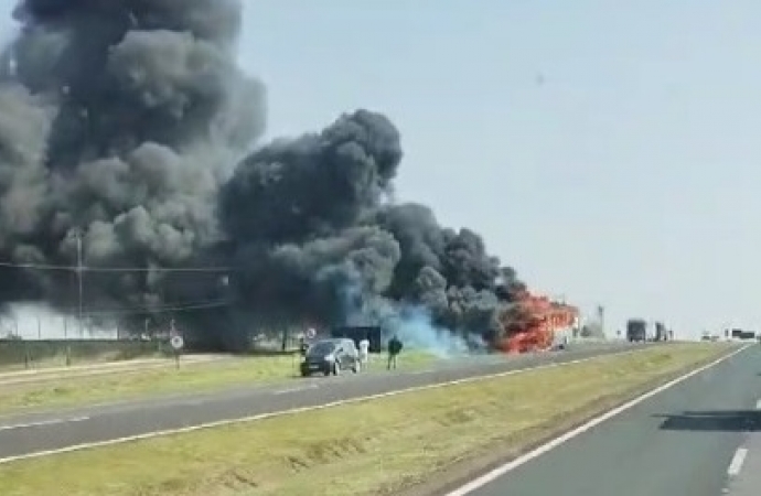 Matelândia: Ônibus pega fogo na BR-277