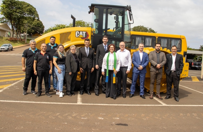 Medianeira adquire Rolo Compactador para Secretaria de Agricultura