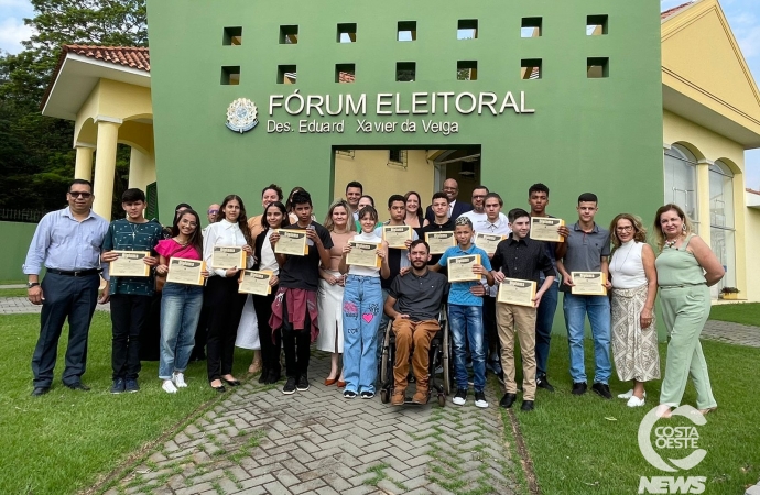 Medianeira realiza Diplomação dos Vereadores Mirins do Programa Parlamento Jovem