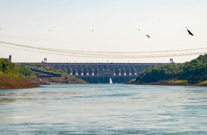 Mesmo em ano de seca, energia gerada por Itaipu seria suficiente para suprir 36 milhões de residências