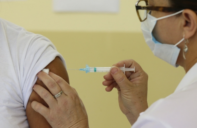 Ministério da Saúde enviará vacina contra dengue para trinta municípios do Paraná