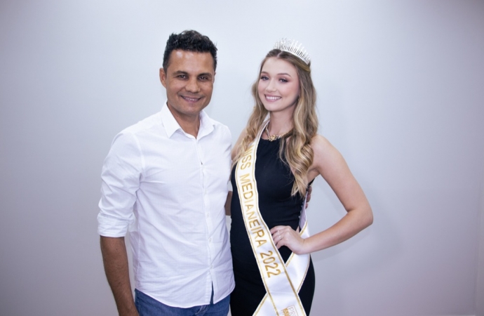 Miss Medianeira 2022 apresenta faixa do Miss Universo Paraná