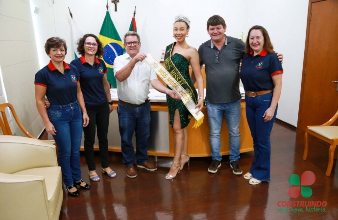 Miss Missal recebe a faixa de participação no Concurso Miss Paraná em 2024