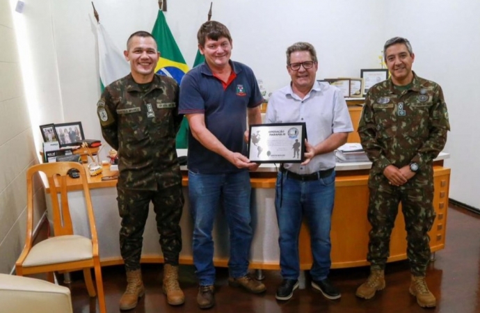 Missal recebe certificado de reconhecimento e apoio à Operação Paraná III realizada pelo Exército