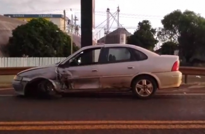 Montana e Vectra se envolvem em acidente na rodovia BR-277 em Cascavel