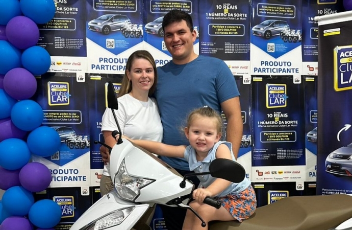 Morador de São Miguel do Iguaçu ganha moto 0km em sorteio do LAR supermercados
