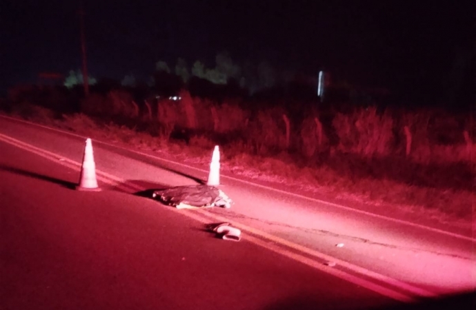 Motociclista morre após colidir com Corolla e ser arrastado por outro veículo na PR-495, em Missal
