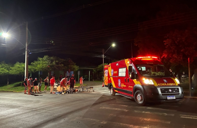 Motociclista se fere após colisão com carro no centro de São Miguel do Iguaçu