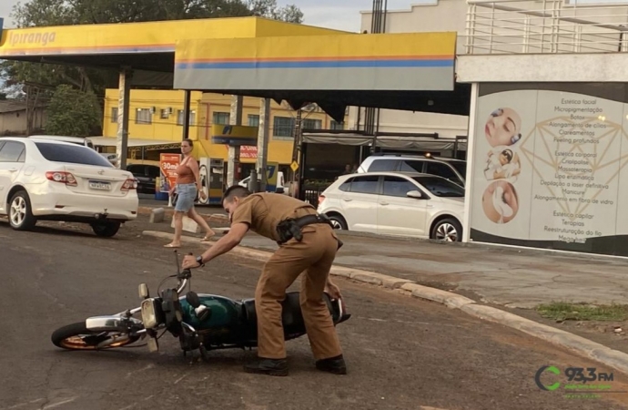 Motociclista tenta fugir da PM em Santa Helena e sofre queda na Av. Brasil