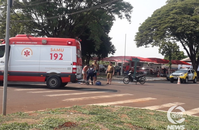Motorista foge após colidir Gol em motoneta na Brasil, em Santa Helena